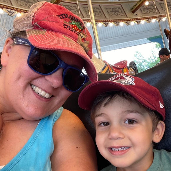 Meet your Posher, Laura - Picture 3 of 3